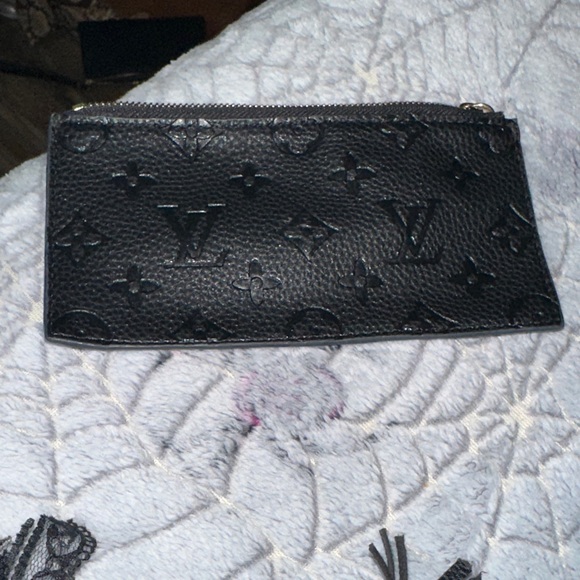 Louis Vuitton Black leather embossed pouch like new no call outs - Picture 4 of 5